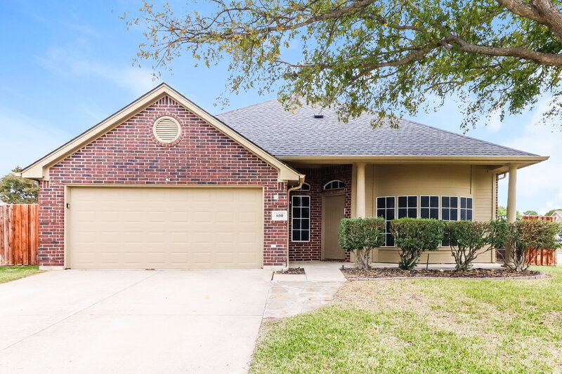 2,220/Mo, 600 Meadowbrook Dr Burleson, TX 76028 External View