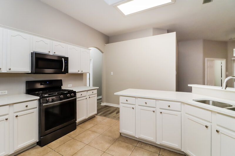 2,220/Mo, 600 Meadowbrook Dr Burleson, TX 76028 Kitchen View 2