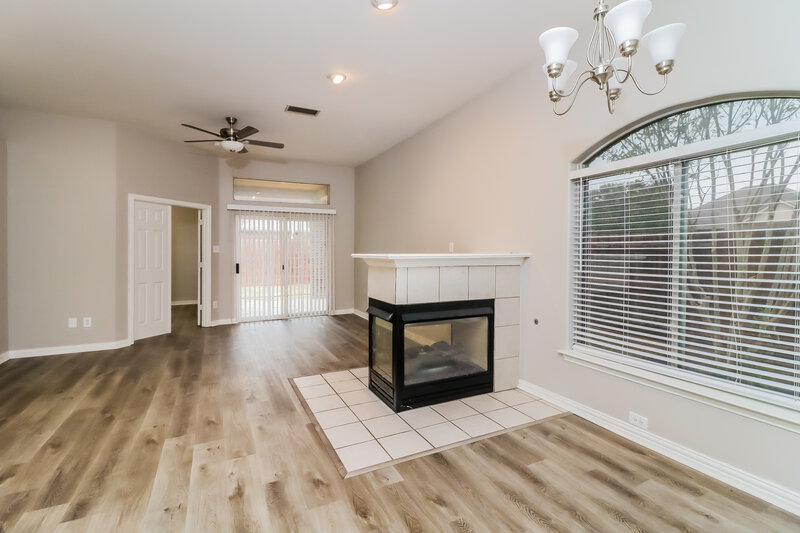 2,220/Mo, 600 Meadowbrook Dr Burleson, TX 76028 Family Room View