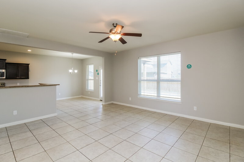 2,545/Mo, 8 Heron Dr Sanger, TX 76266 Living Room View 3