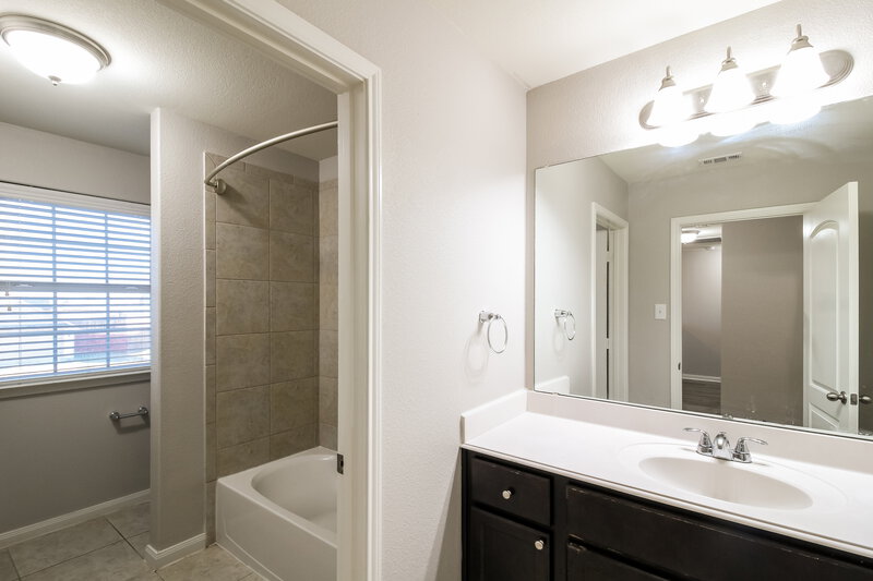 2,545/Mo, 8 Heron Dr Sanger, TX 76266 Bathroom View