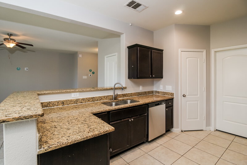 2,545/Mo, 8 Heron Dr Sanger, TX 76266 Bathroom View 3