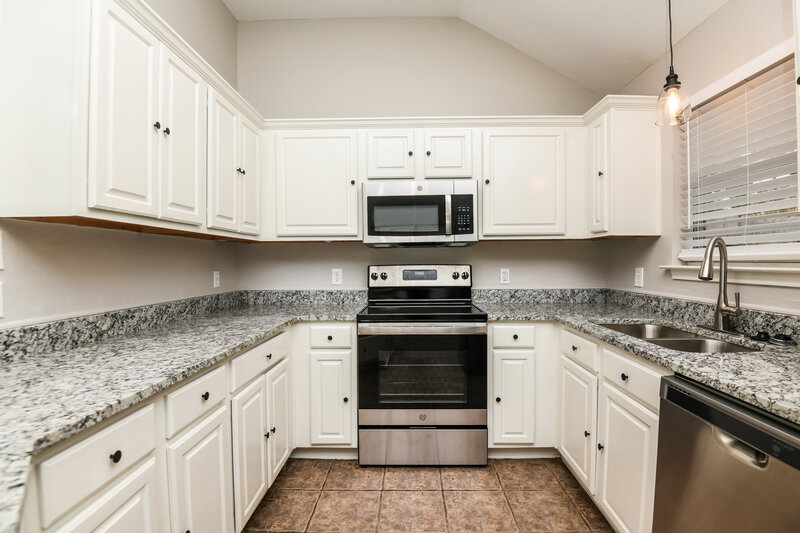1,925/Mo, 108 Chevy Chase Ln Waxahachie, TX 75165 Kitchen View 2