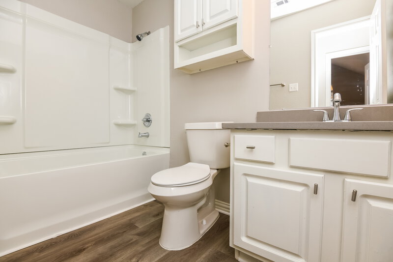 1,925/Mo, 108 Chevy Chase Ln Waxahachie, TX 75165 Bathroom View