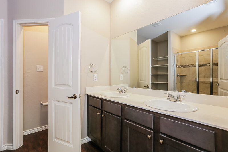2,650/Mo, 3013 Colorado Dr Little Elm, TX 75068 Main Bathroom View