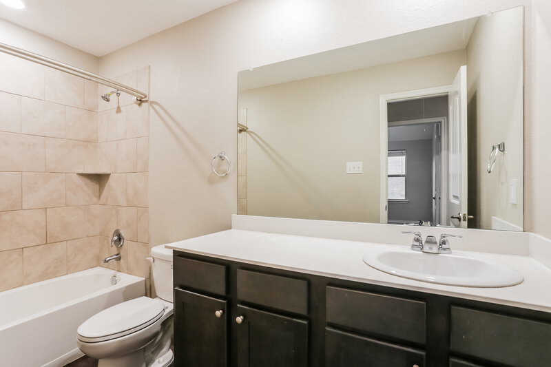 2,650/Mo, 3013 Colorado Dr Little Elm, TX 75068 Bathroom View 2