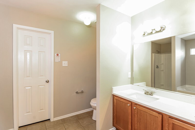 2,625/Mo, 1724 Diamond Lake Trl Justin, TX 76247 Main Bathroom View
