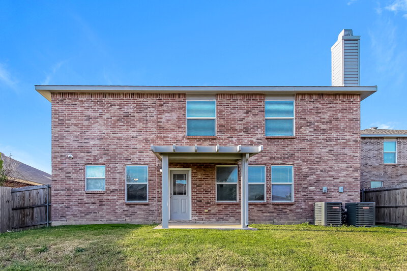 2,625/Mo, 1724 Diamond Lake Trl Justin, TX 76247 Rear View