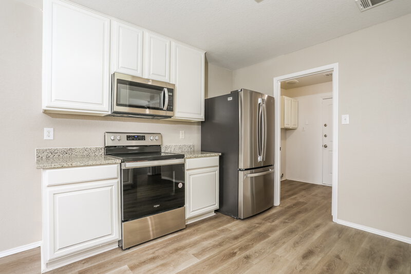 2,580/Mo, 1909 Wickham Dr Burleson, TX 76028 Kitchen View 2