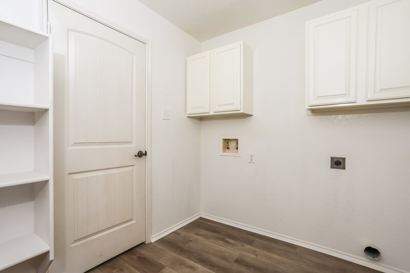2,580/Mo, 1909 Wickham Dr Burleson, TX 76028 Laundry Room View