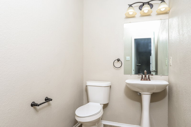 2,580/Mo, 1909 Wickham Dr Burleson, TX 76028 Bathroom View