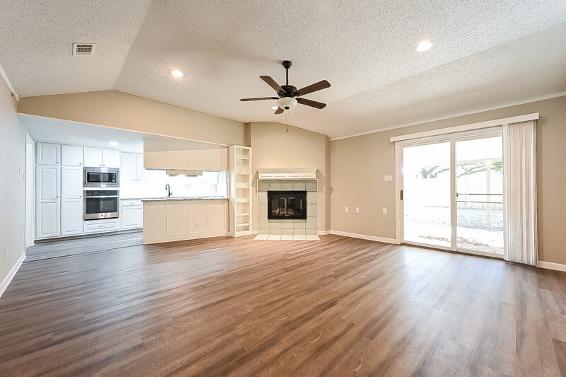 2,395/Mo, 110 Mill Creek Dr Arlington, TX 76010 Living Room View