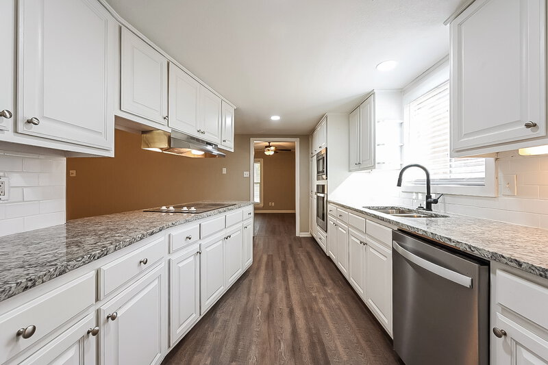 2,395/Mo, 110 Mill Creek Dr Arlington, TX 76010 Kitchen View 2