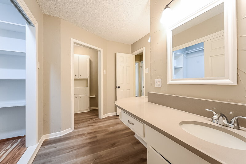 2,395/Mo, 110 Mill Creek Dr Arlington, TX 76010 Bathroom View