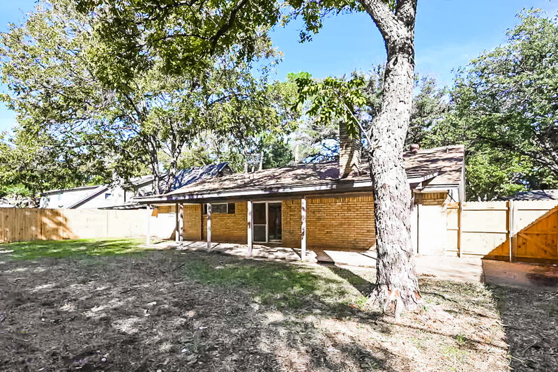 2,395/Mo, 110 Mill Creek Dr Arlington, TX 76010 Rear View