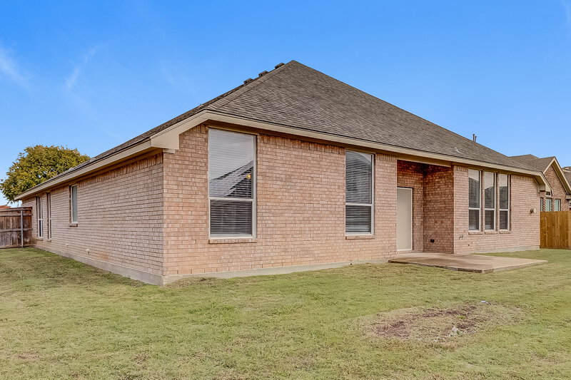 3,025/Mo, 1110 Eastbrook Dr Glenn Heights, TX 75154 Rear View