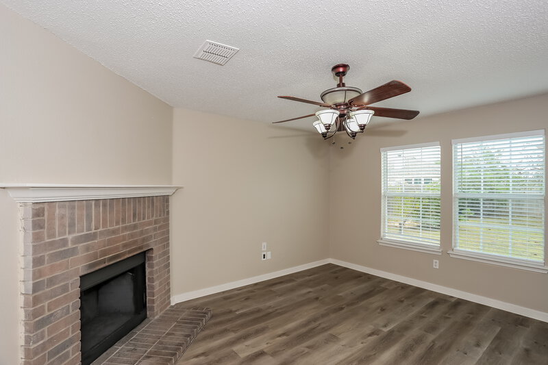 2,345/Mo, 1410 Wenatchee Dr Krum, TX 76249 Living Room View 3
