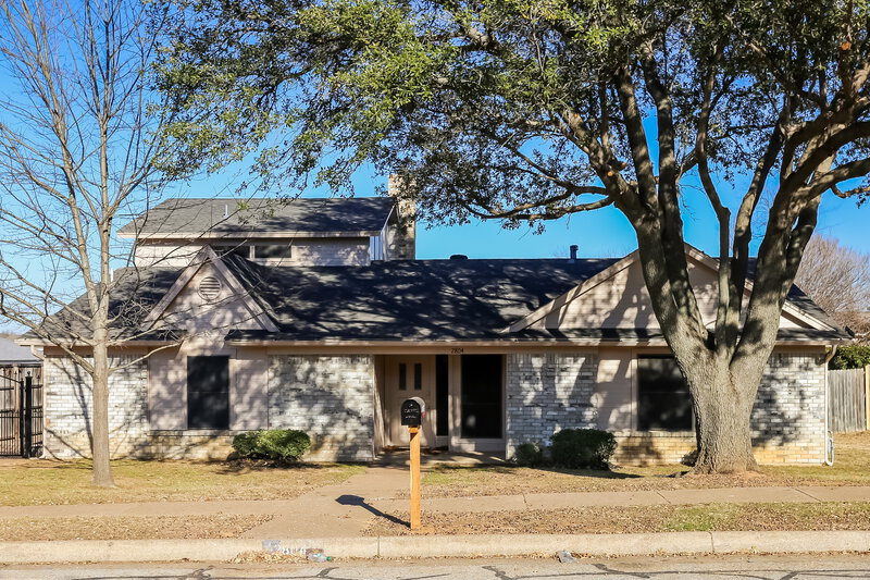 2,350/Mo, 2804 Clearmeadow St Bedford, TX 76021 External View