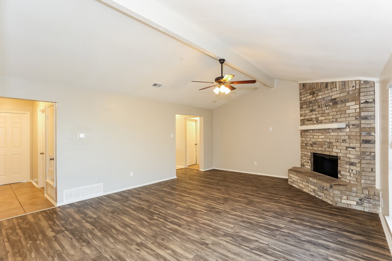 2,350/Mo, 2804 Clearmeadow St Bedford, TX 76021 Living Room View