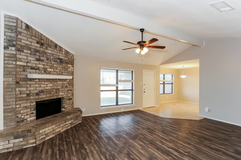 2,350/Mo, 2804 Clearmeadow St Bedford, TX 76021 Living Room View 2