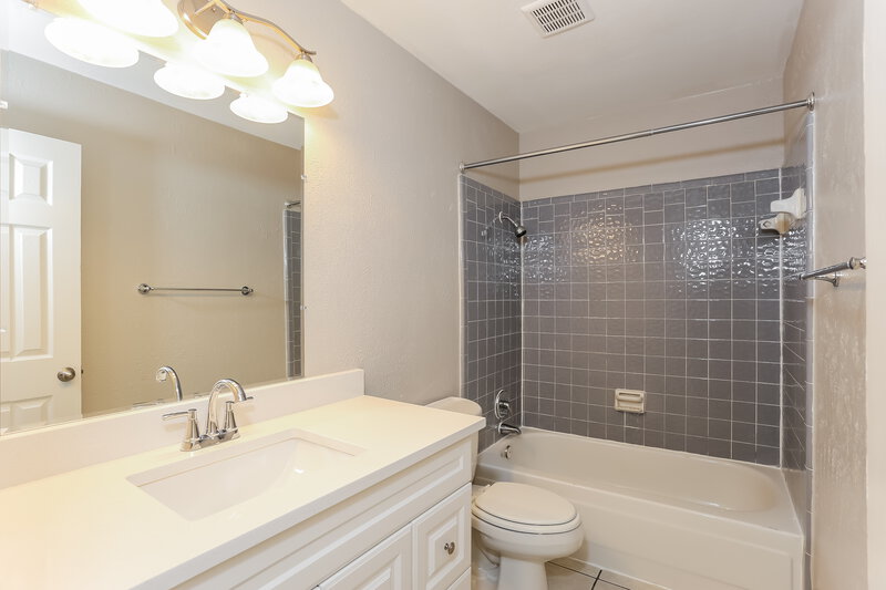 2,350/Mo, 2804 Clearmeadow St Bedford, TX 76021 Bathroom View