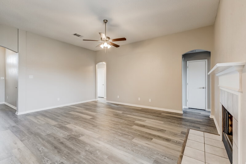 2,405/Mo, 1838 Lost Crossing Trl Arlington, TX 76002 Living Room View 2