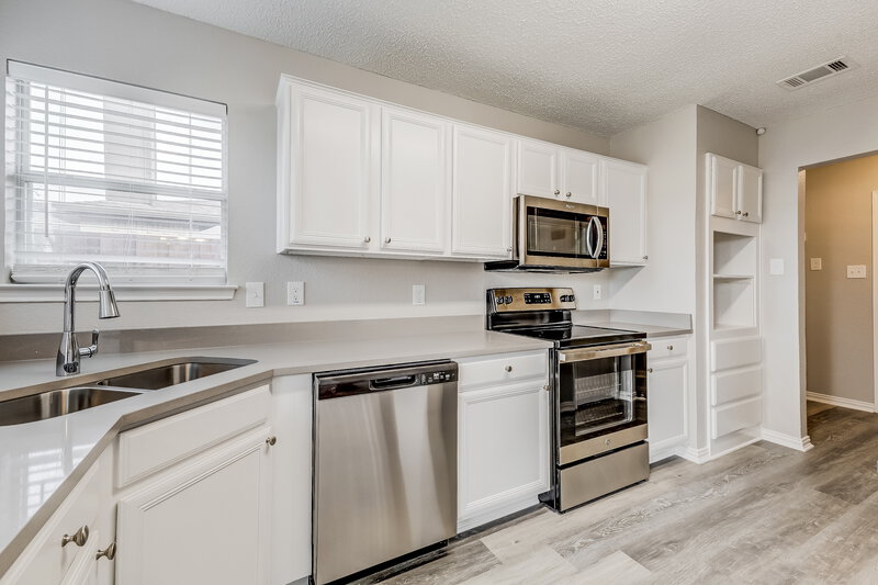 2,405/Mo, 1838 Lost Crossing Trl Arlington, TX 76002 Kitchen View