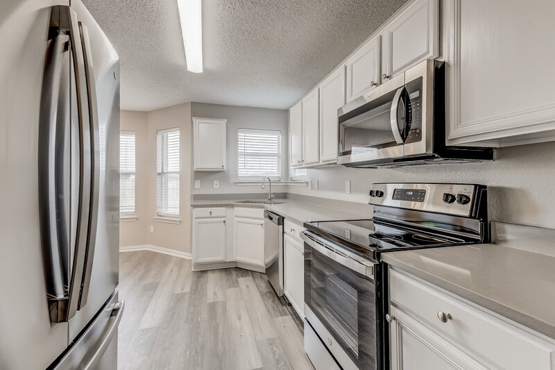 2,405/Mo, 1838 Lost Crossing Trl Arlington, TX 76002 Kitchen View 2