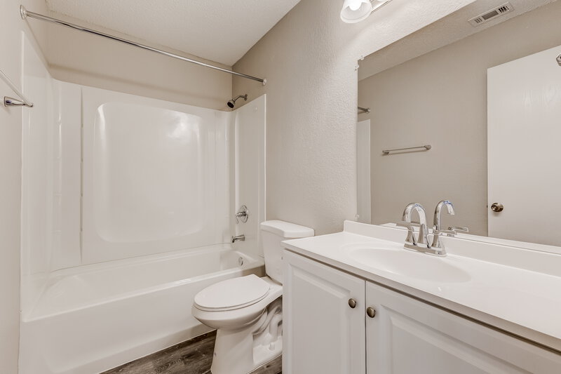 2,405/Mo, 1838 Lost Crossing Trl Arlington, TX 76002 Bathroom View