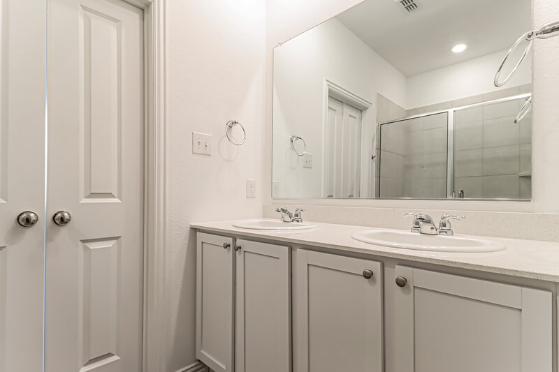 2,145/Mo, 14844 Holster Trl Haslet, TX 76052 Main Bathroom View