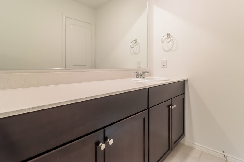 1,735/Mo, 325 Ranchito Pass Haslet, TX 76052 Main Bathroom View