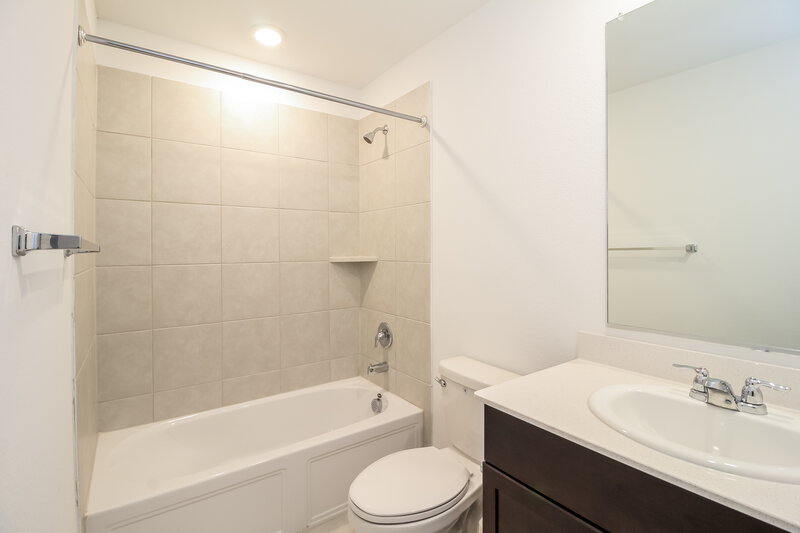 1,915/Mo, 329 Ranchito Pass Haslet, TX 76052 Bathroom View