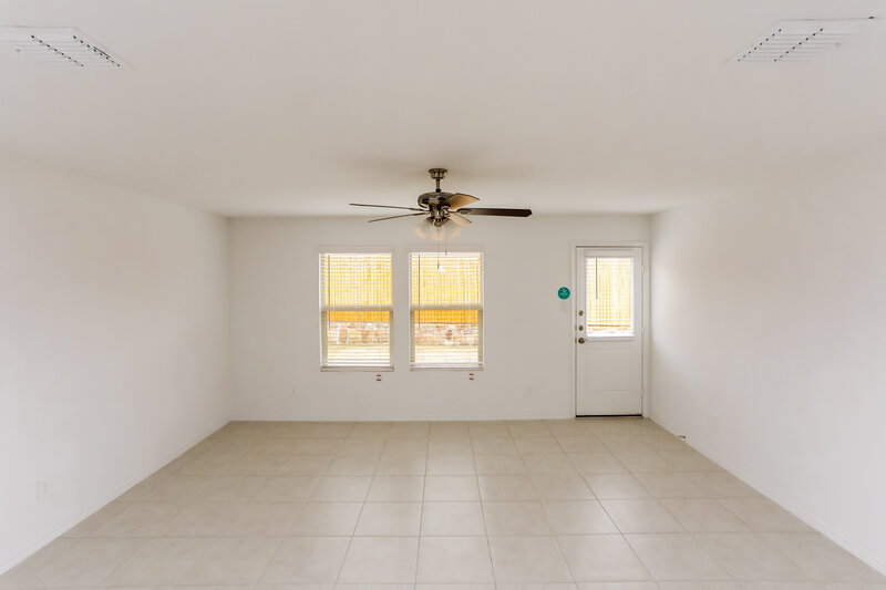 2,200/Mo, 1017 Crestview Dr Hutchins, TX 75141 Living Room View