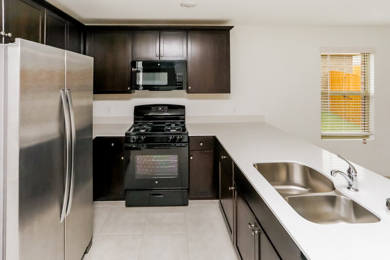 2,200/Mo, 1017 Crestview Dr Hutchins, TX 75141 Kitchen View 2