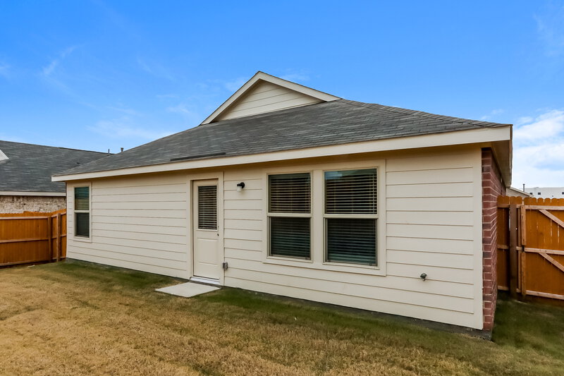 2,200/Mo, 1017 Crestview Dr Hutchins, TX 75141 Rear View