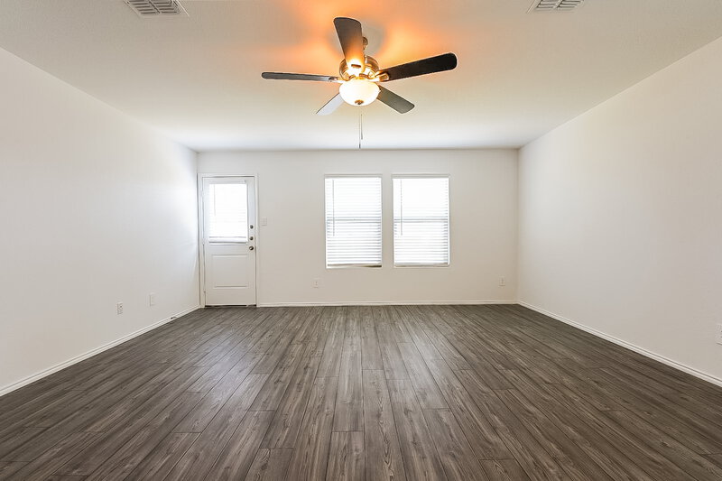 1,990/Mo, 1040 Crestview Dr Hutchins, TX 75141 Living Room View 2