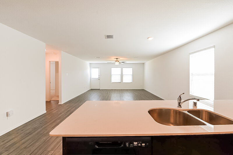 1,990/Mo, 1040 Crestview Dr Hutchins, TX 75141 Kitchen View 4