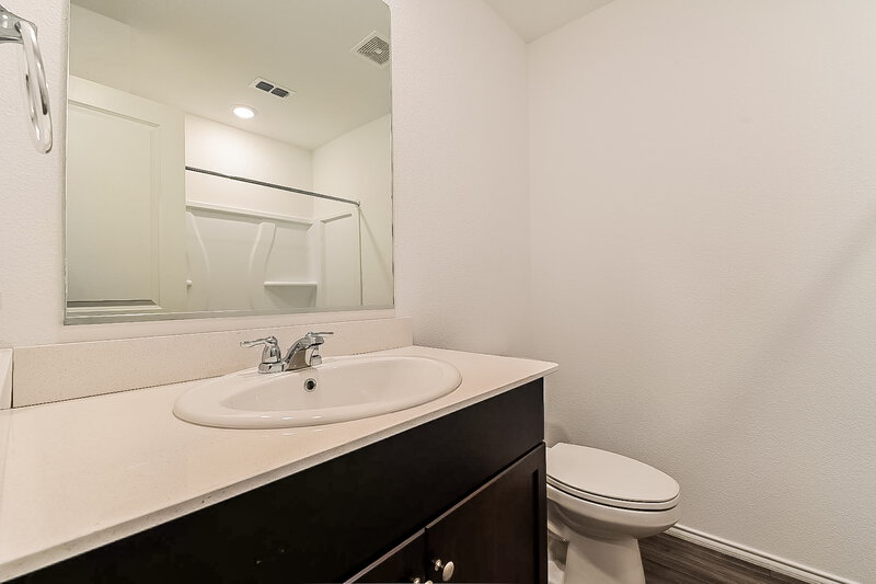 1,990/Mo, 1040 Crestview Dr Hutchins, TX 75141 Bathroom View