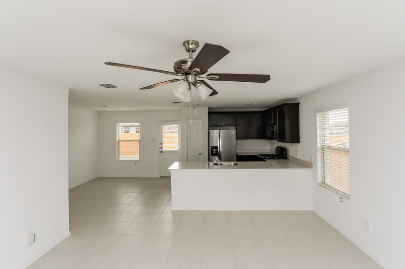 1,995/Mo, 1065 Crestview Dr Hutchins, TX 75141 Living Room View 2