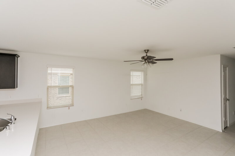 1,995/Mo, 1065 Crestview Dr Hutchins, TX 75141 Living Room View 3
