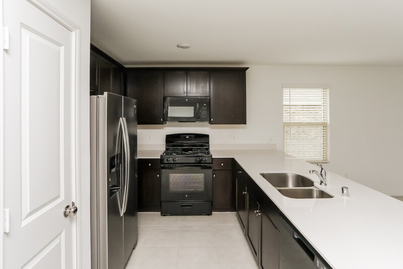 1,995/Mo, 1065 Crestview Dr Hutchins, TX 75141 Kitchen View 2