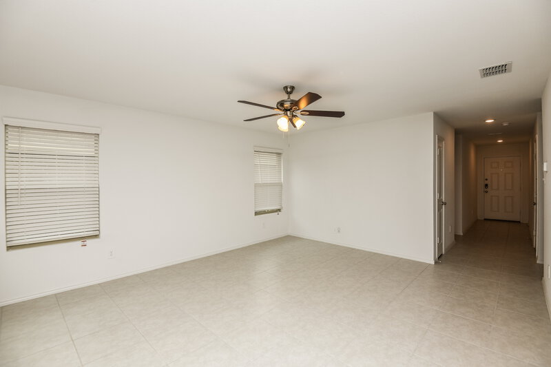 1,860/Mo, 1125 Crestview Dr Hutchins, TX 75141 Living Room View