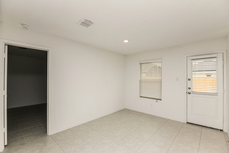 1,860/Mo, 1125 Crestview Dr Hutchins, TX 75141 Dining Room View 2