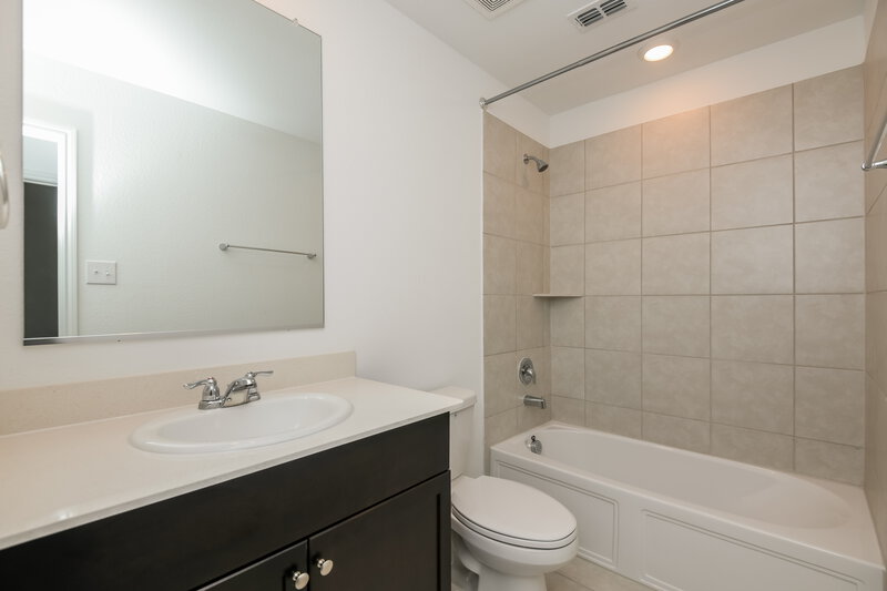 1,860/Mo, 1125 Crestview Dr Hutchins, TX 75141 Bathroom View