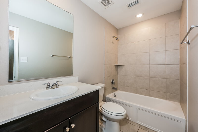 1,945/Mo, 1149 Crestview Dr Hutchins, TX 75141 Bathroom View