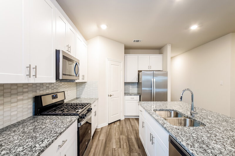 2,230/Mo, 1248 Green Timber Drive Forney, TX 75126 Kitchen View 2