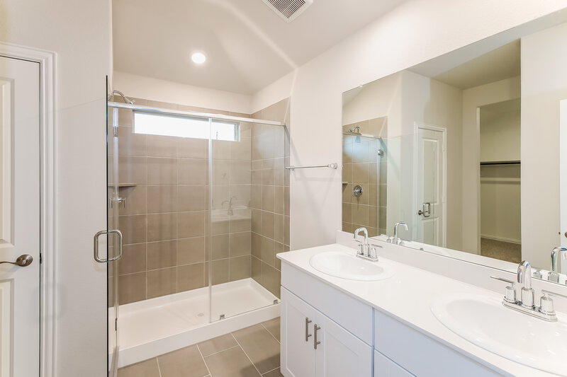 2,230/Mo, 1248 Green Timber Drive Forney, TX 75126 Main Bathroom View