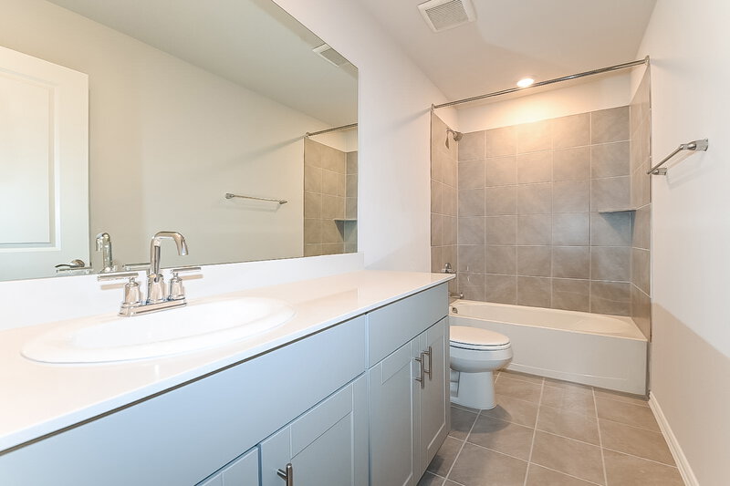 2,400/Mo, 1309 Cress Garden Lane Forney, TX 75126 Bathroom View