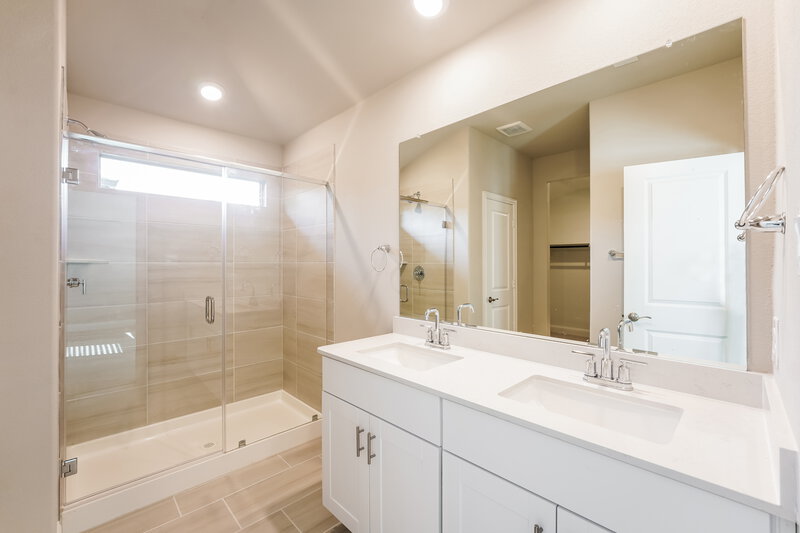 3,180/Mo, 1315 Cress Garden Lane Forney, TX 75126 Main Bathroom View