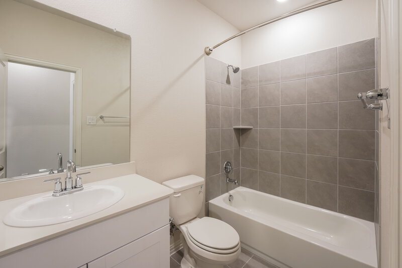 1,870/Mo, 1514 Wind Springs Drive Forney, TX 75126 Bathroom View